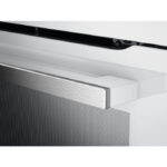 AEG 6000 Series BPS555060W Steam Bake Electric Single Built In Oven with Retractable Dials in White - Image 2