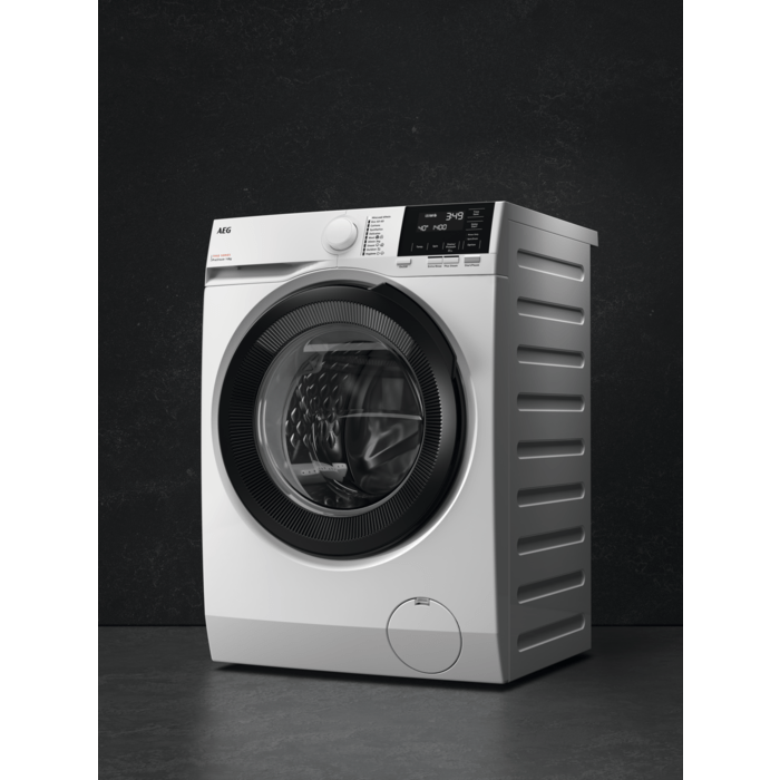 aeg-7000-prosteam-lfr71864b-8kg-1600-spin-washing-machine-1082384915 AEG 7000 ProSteam LFR71864B 8kg 1600 Spin Washing Machine - Image 3