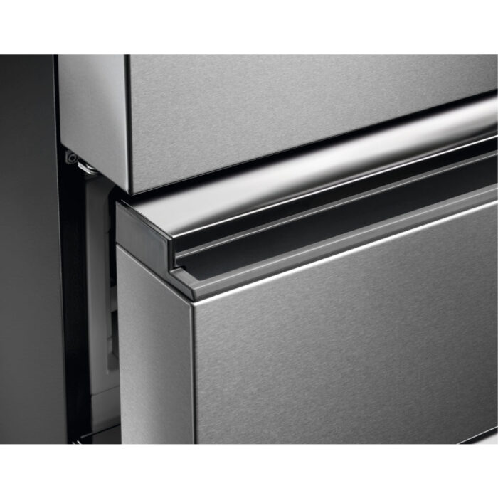 AEG RMB954E9VX Series 9000 Freestanding Plumbed-In American Fridge Freezer Stainless Steel - Image 5