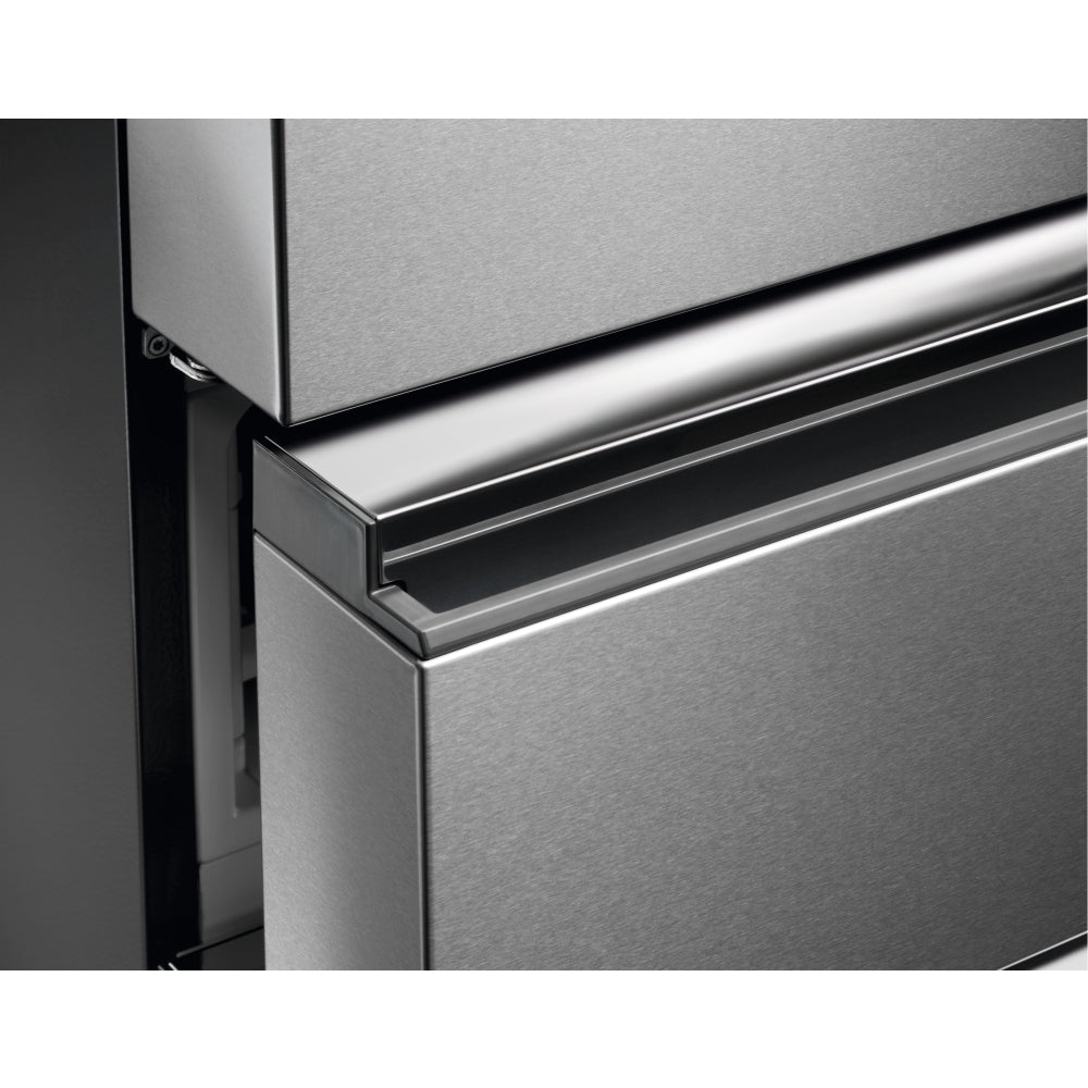 aeg-rmb954e9vx-series-9000-freestanding-plumbed-in-american-fridge-freezer-stainless-steel-1146200815 AEG RMB954E9VX Series 9000 Freestanding Plumbed-In American Fridge Freezer Stainless Steel - Image 5