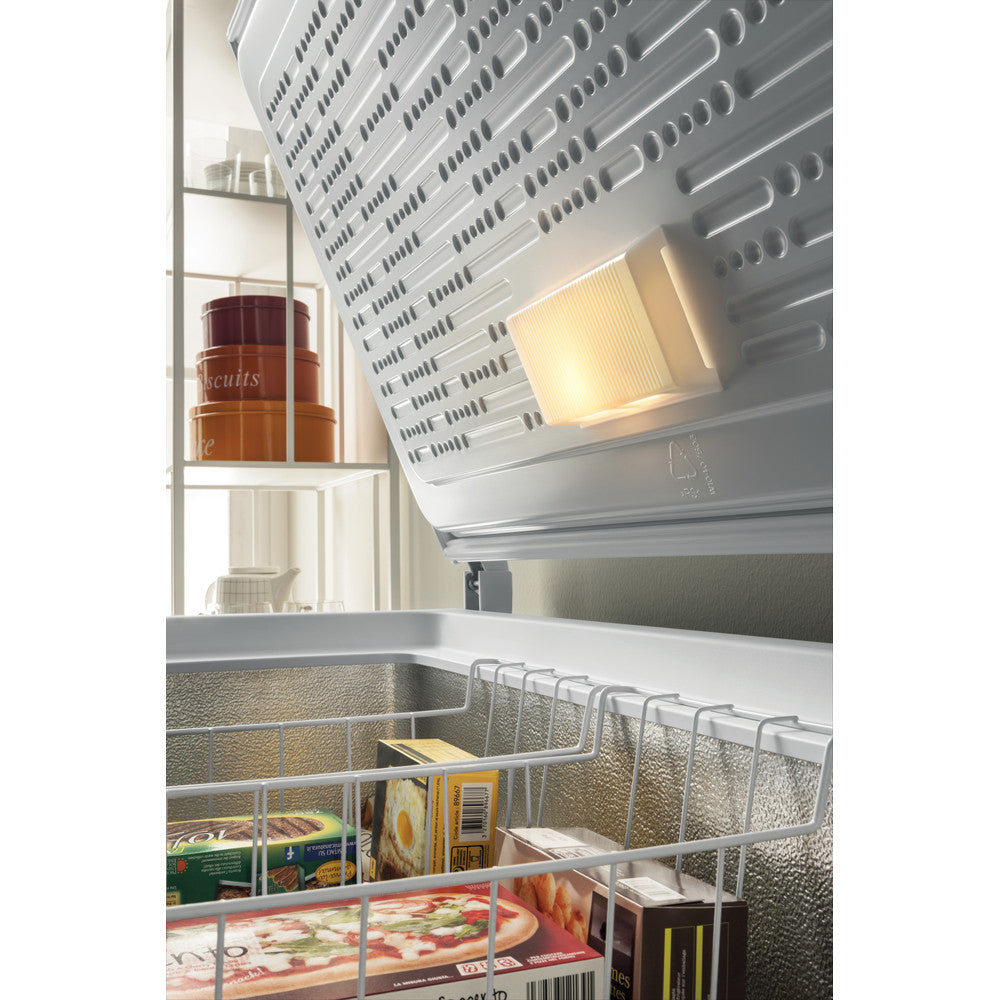 hotpoint-cs2a400hfmfa1-freestanding-chest-freezer-white-1082404927 Hotpoint CS2A400HFMFA1 Freestanding Chest Freezer White - Image 4